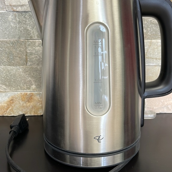 President's Choice Stainless Steel Cordless Kettle - Picture 3 of 15